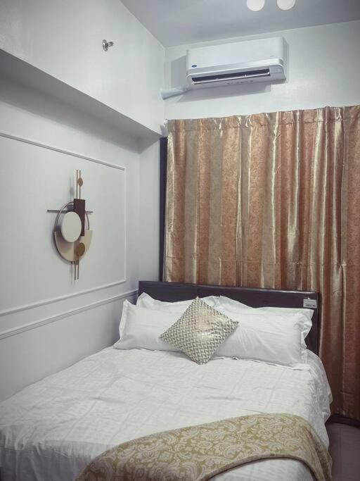 Mid-century Extent Unit @ Shore 2, Moa Apartment Manila