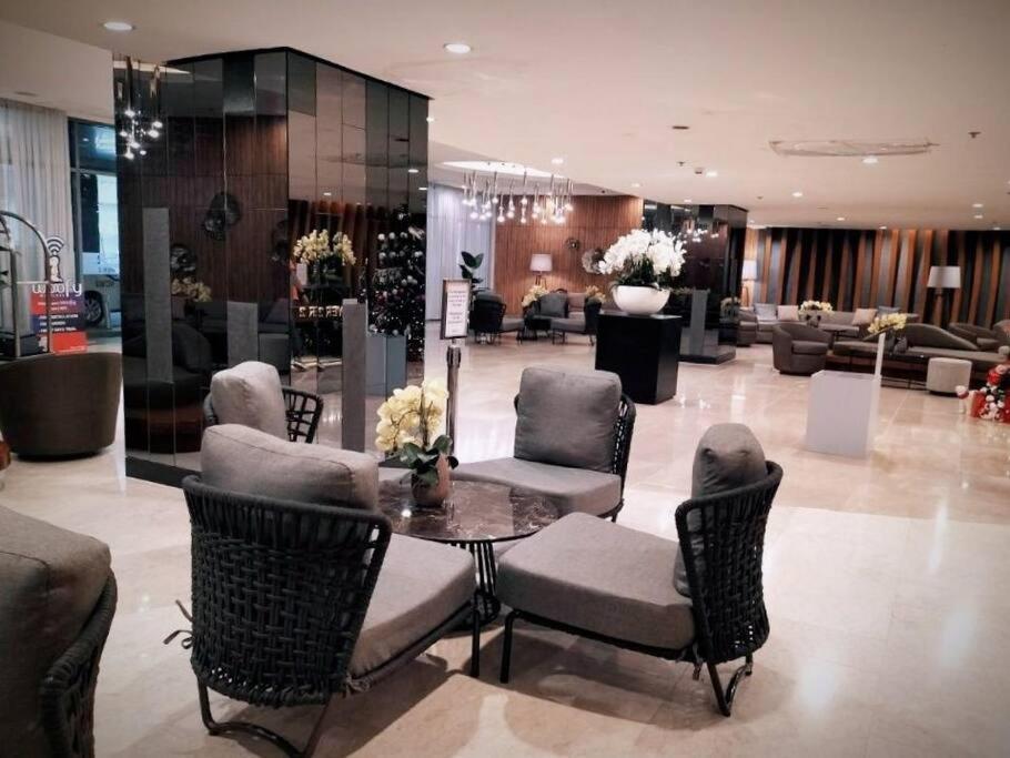 Mid-century Extent Unit @ Shore 2, Moa Apartment