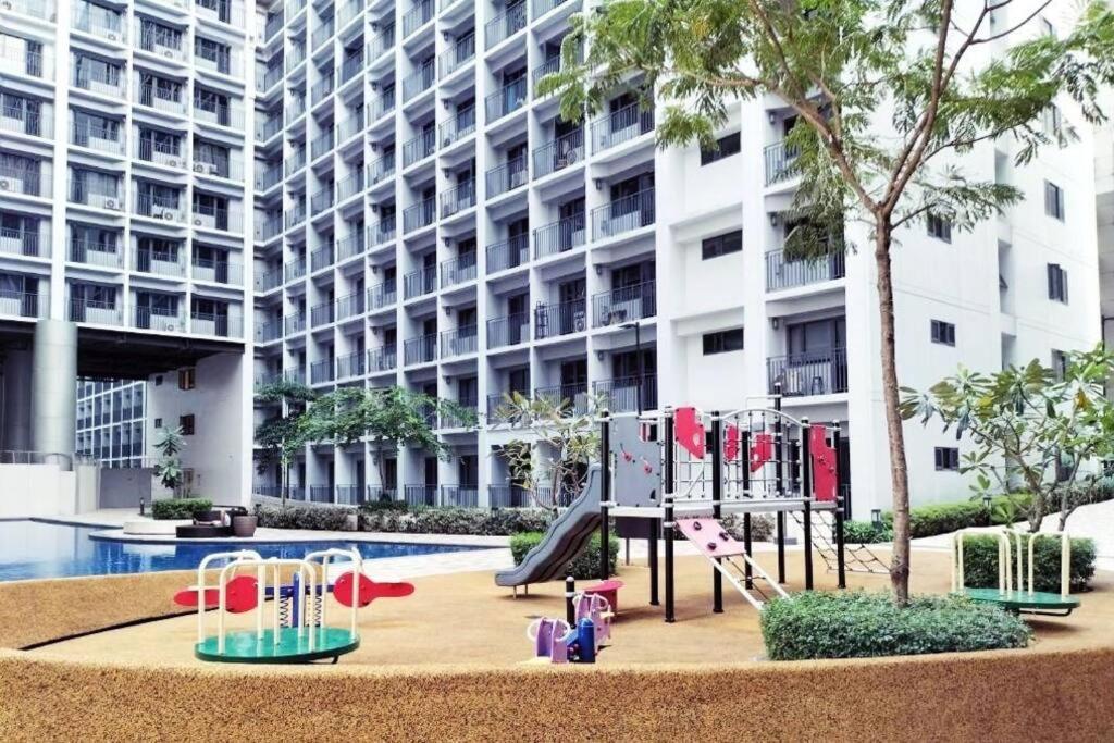 Apartment Mid-century Extent Unit @ Shore 2, Moa Manila