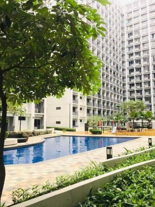 Mid-century Extent Unit @ Shore 2, Moa Apartment Manila