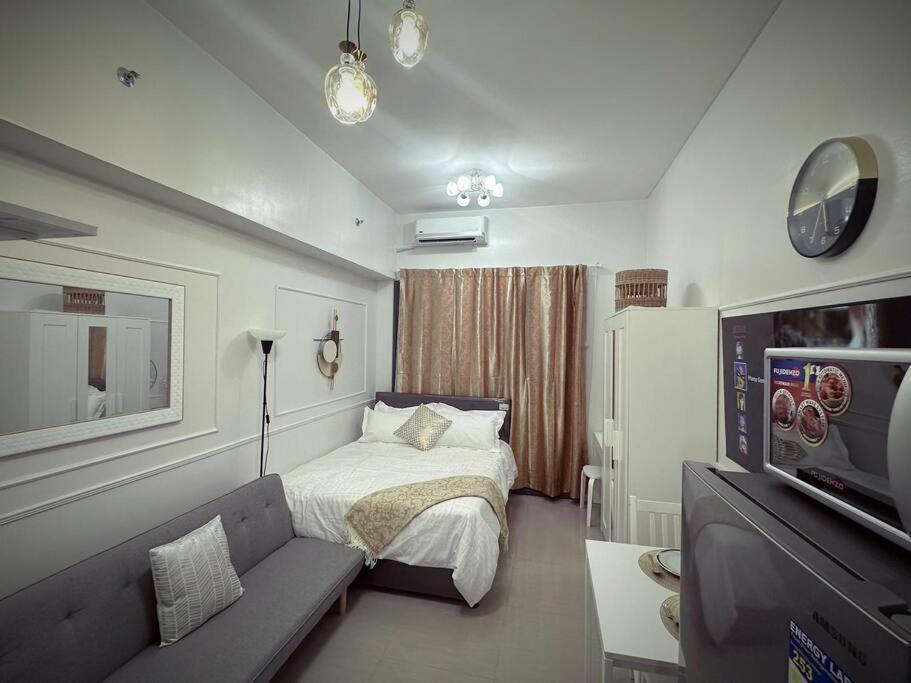 Mid-century Extent Unit @ Shore 2, Moa * Manila