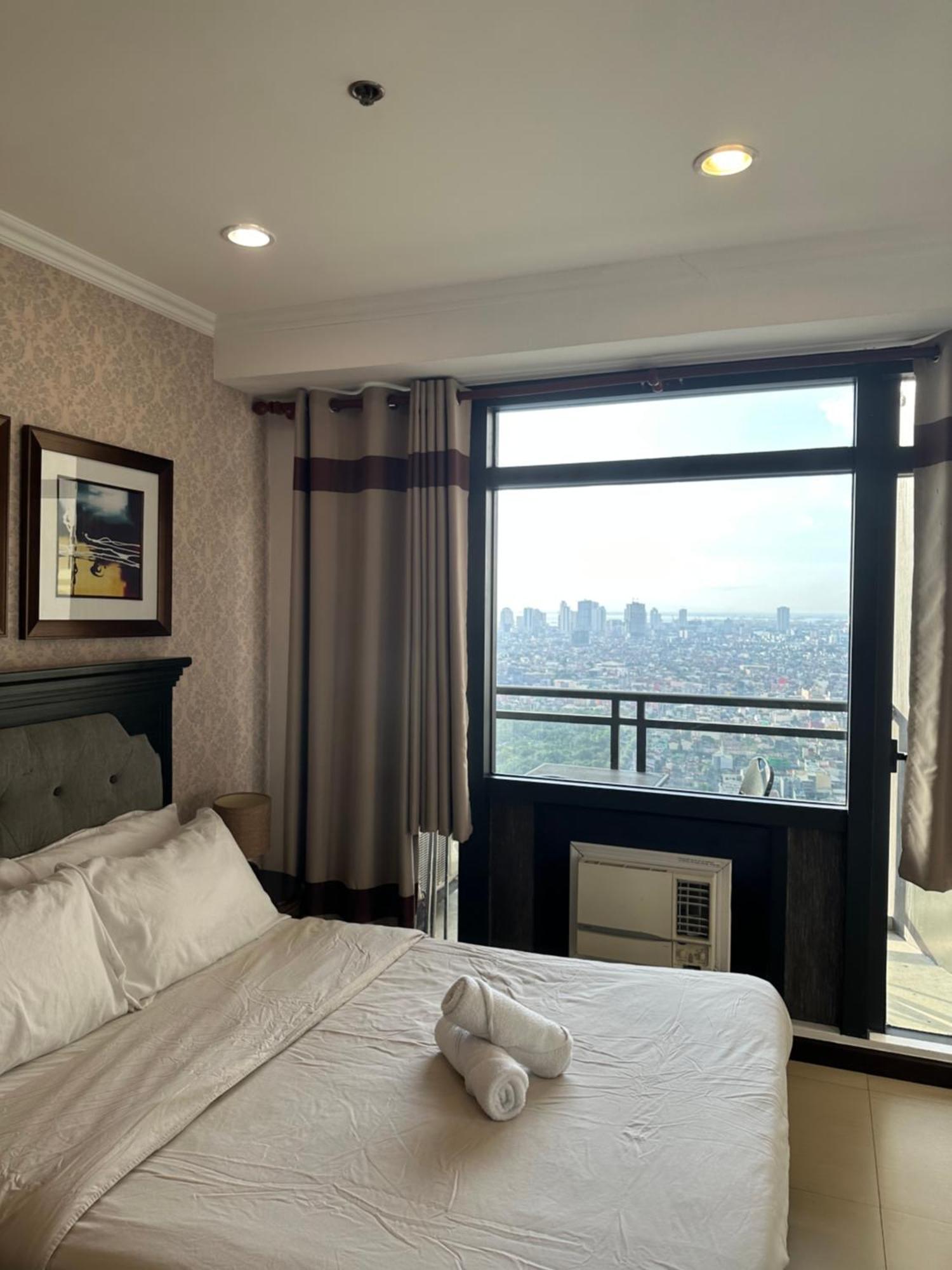 Gramercy Residences 46th Floor 1 Bedroom Sunset View Apartment *