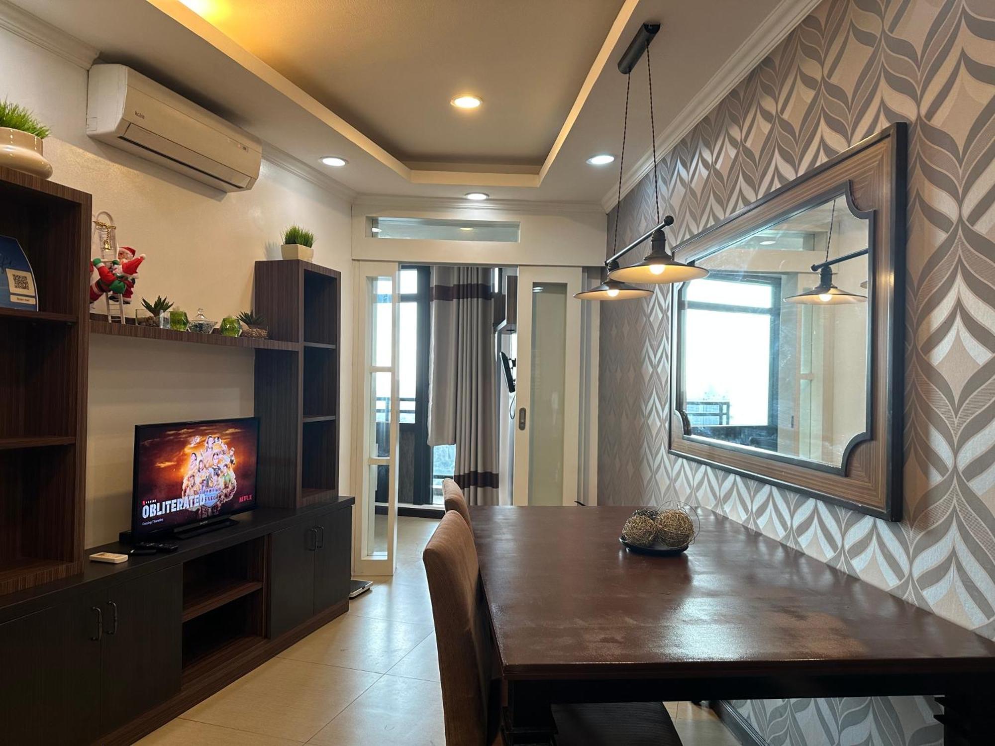 Apartment Gramercy Residences 46th Floor 1 Bedroom Sunset View *