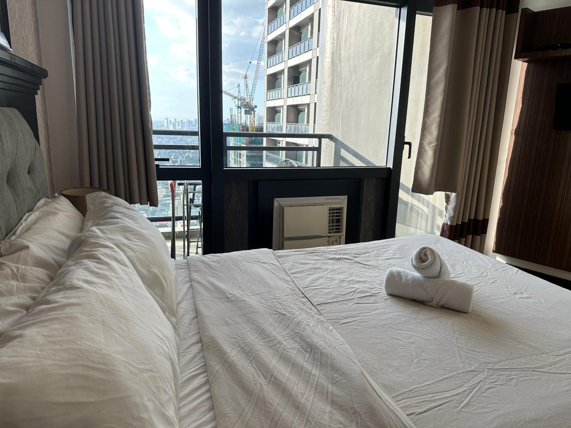 Gramercy Residences 46th Floor 1 Bedroom Sunset View Apartment