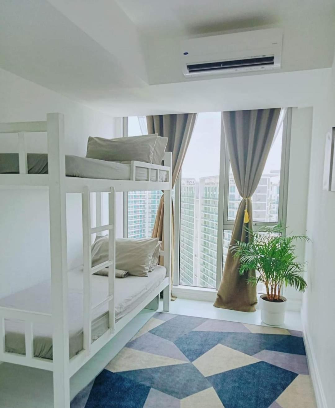 Apartment The Red Manila