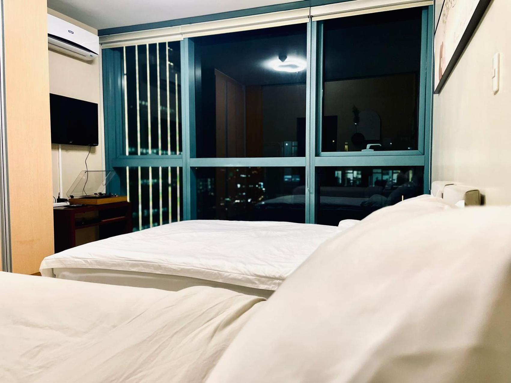 Apartment Thompson - 2-beds, One Uptown Residences, 30f - Xbox & Netflix