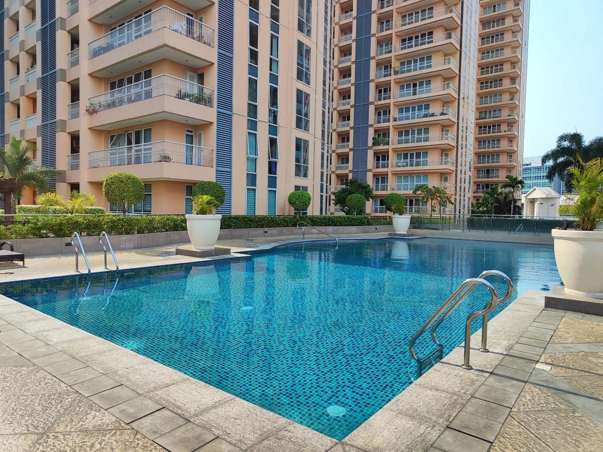 A2j Luxury Studio Venice Near Venice Mall * Manila