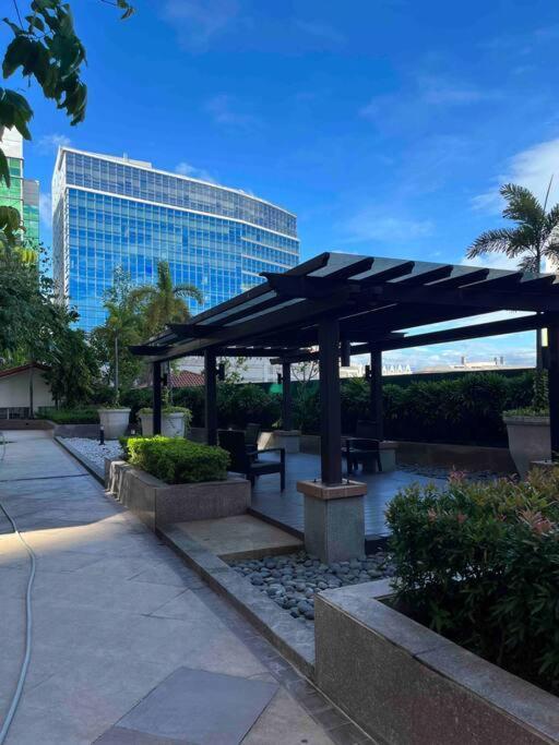 Venice Luxury Linked To Venice Mall, Nr Naia Apartment Manila