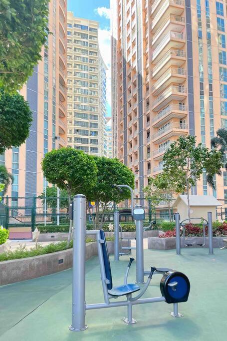Apartment Venice Luxury Linked To Venice Mall, Nr Naia Manila