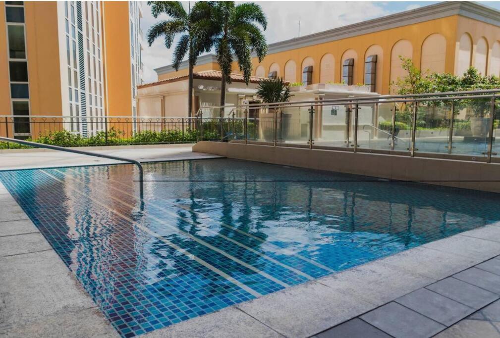Venice Luxury Linked To Venice Mall, Nr Naia * Manila
