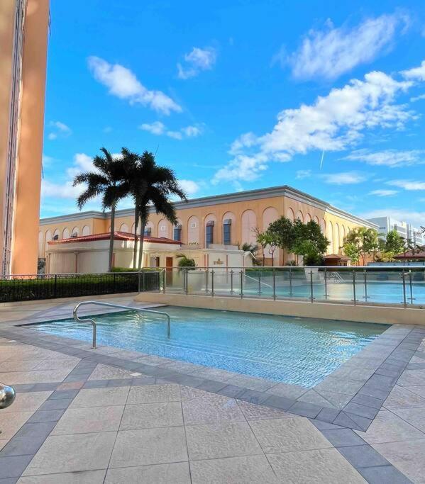 Venice Luxury Linked To Venice Mall, Nr Naia Apartment Manila