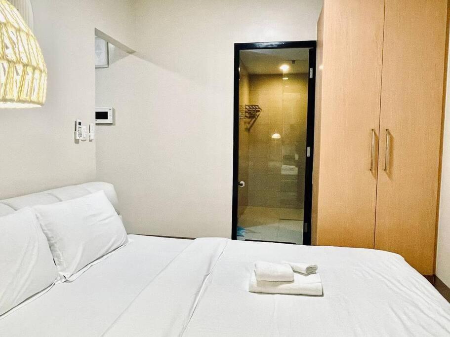 Thompson - 2-beds Near Okada, Bayshore 2 Apartment Manila