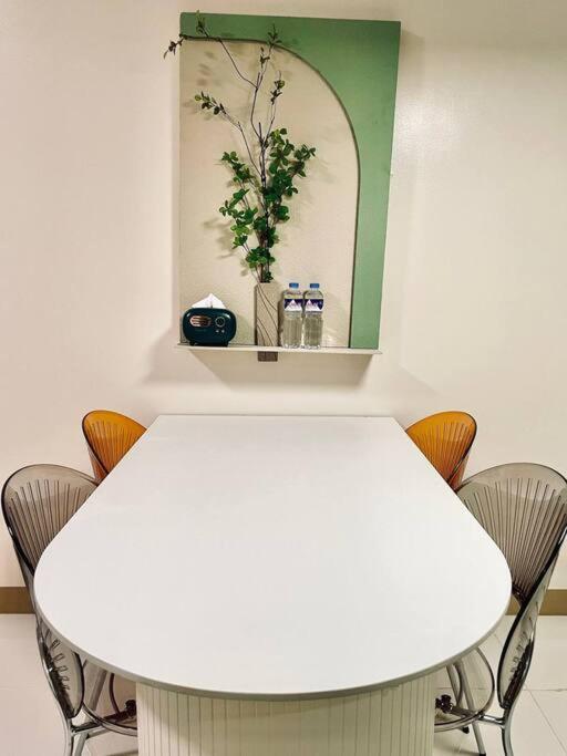 Thompson - 2-beds Near Okada, Bayshore 2 Manila