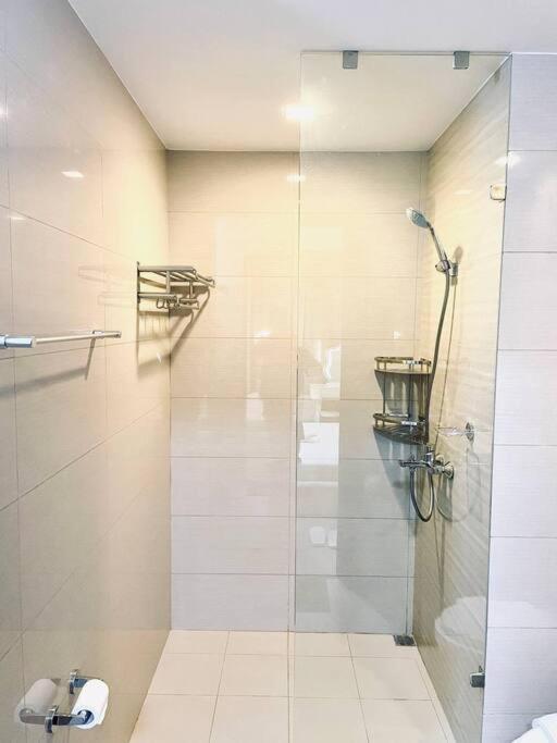 Thompson - 2-beds Near Okada, Bayshore 2 * Manila