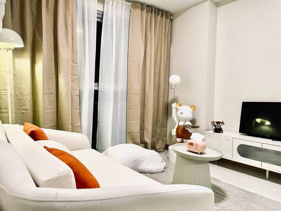 Thompson - 2-beds Near Okada, Bayshore 2 Manila