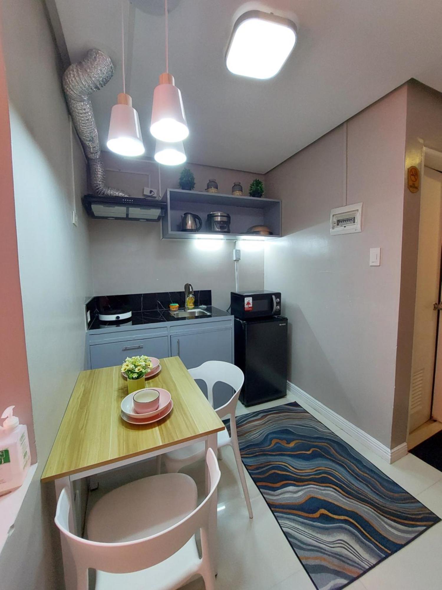 Apartment Budget Family W Free Pool Access In Manila