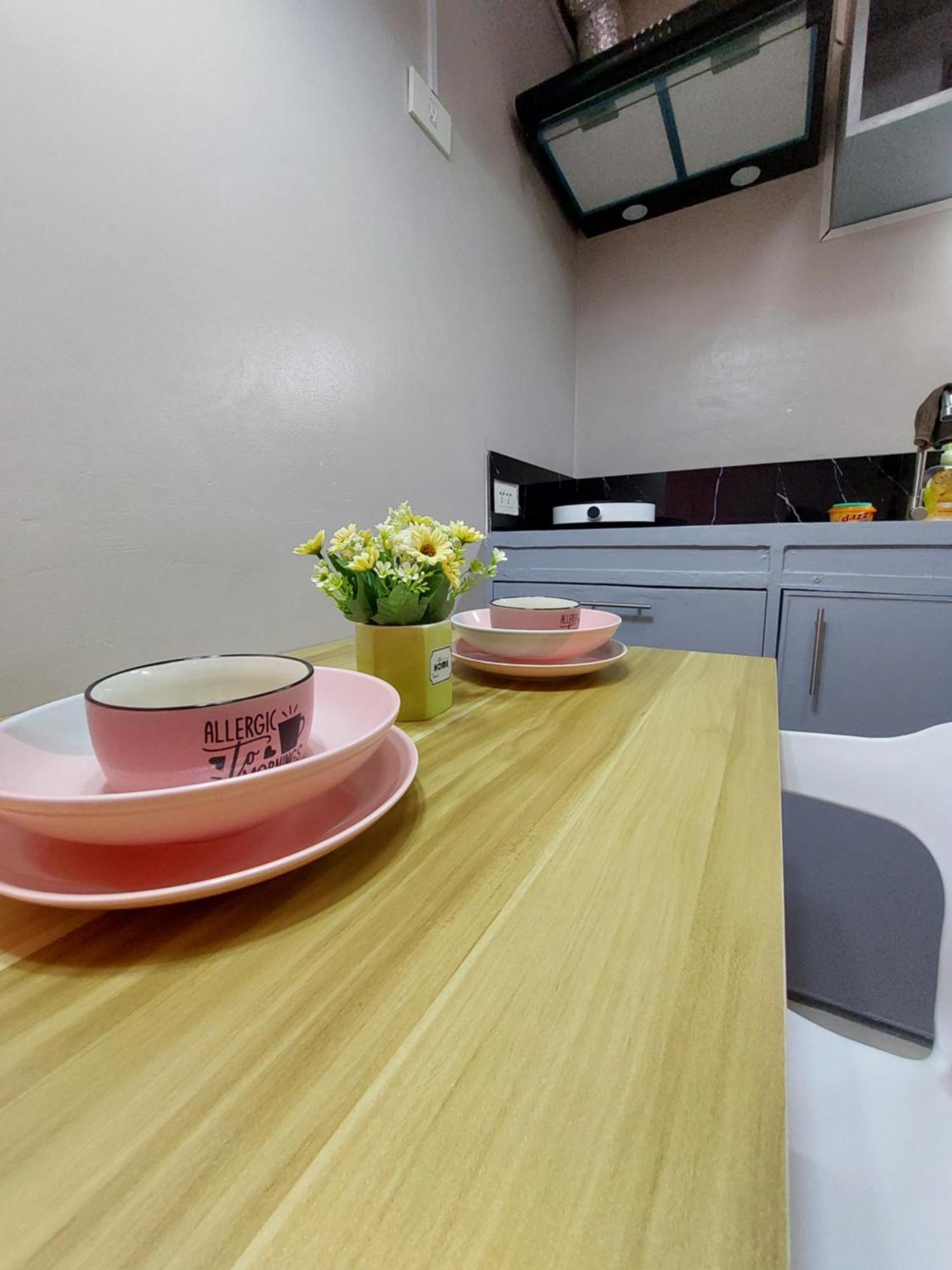 Budget Family W Free Pool Access In Apartment Manila
