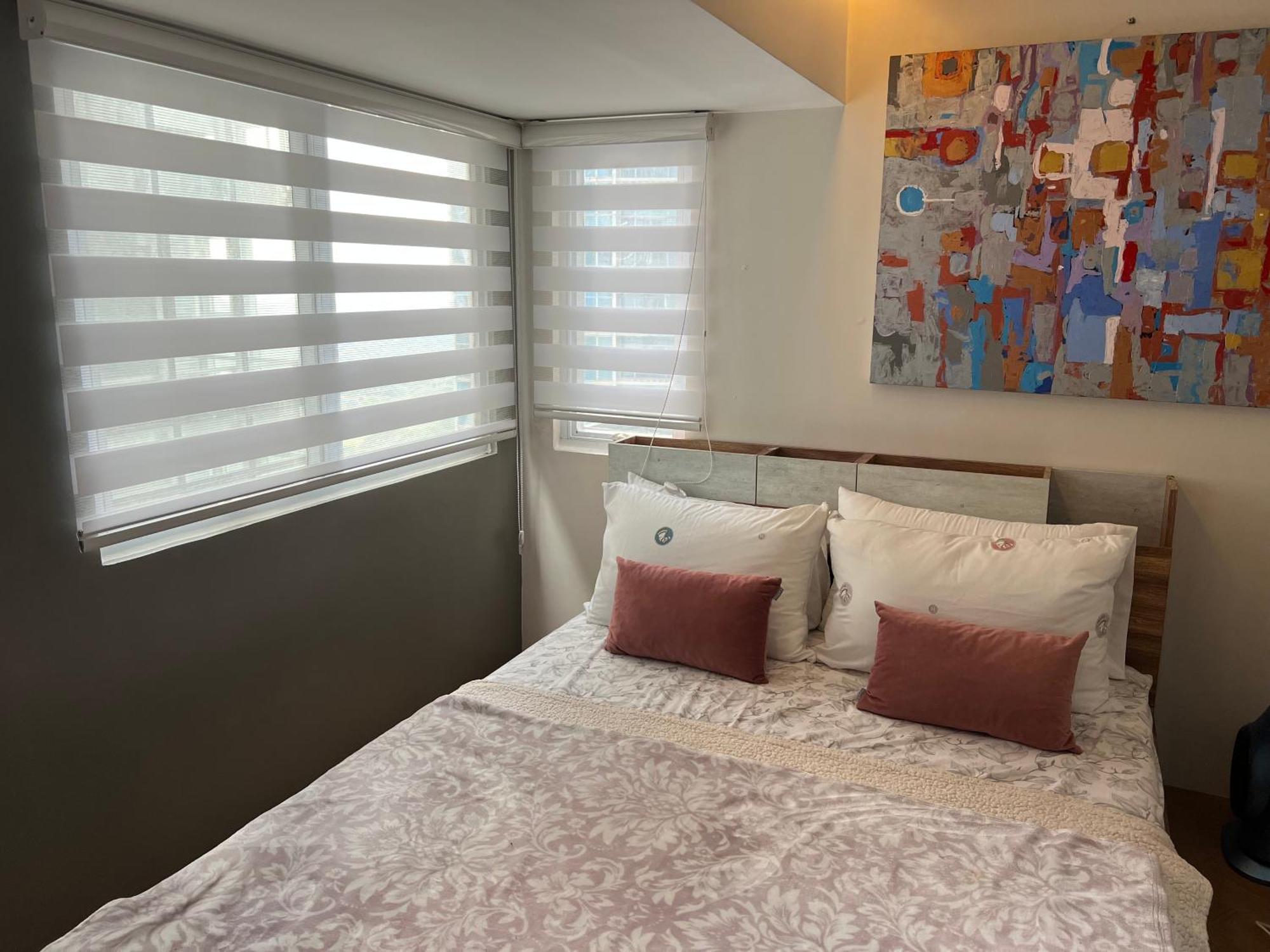 Fort Victoria Loft In Bgc Wifi Netflix *