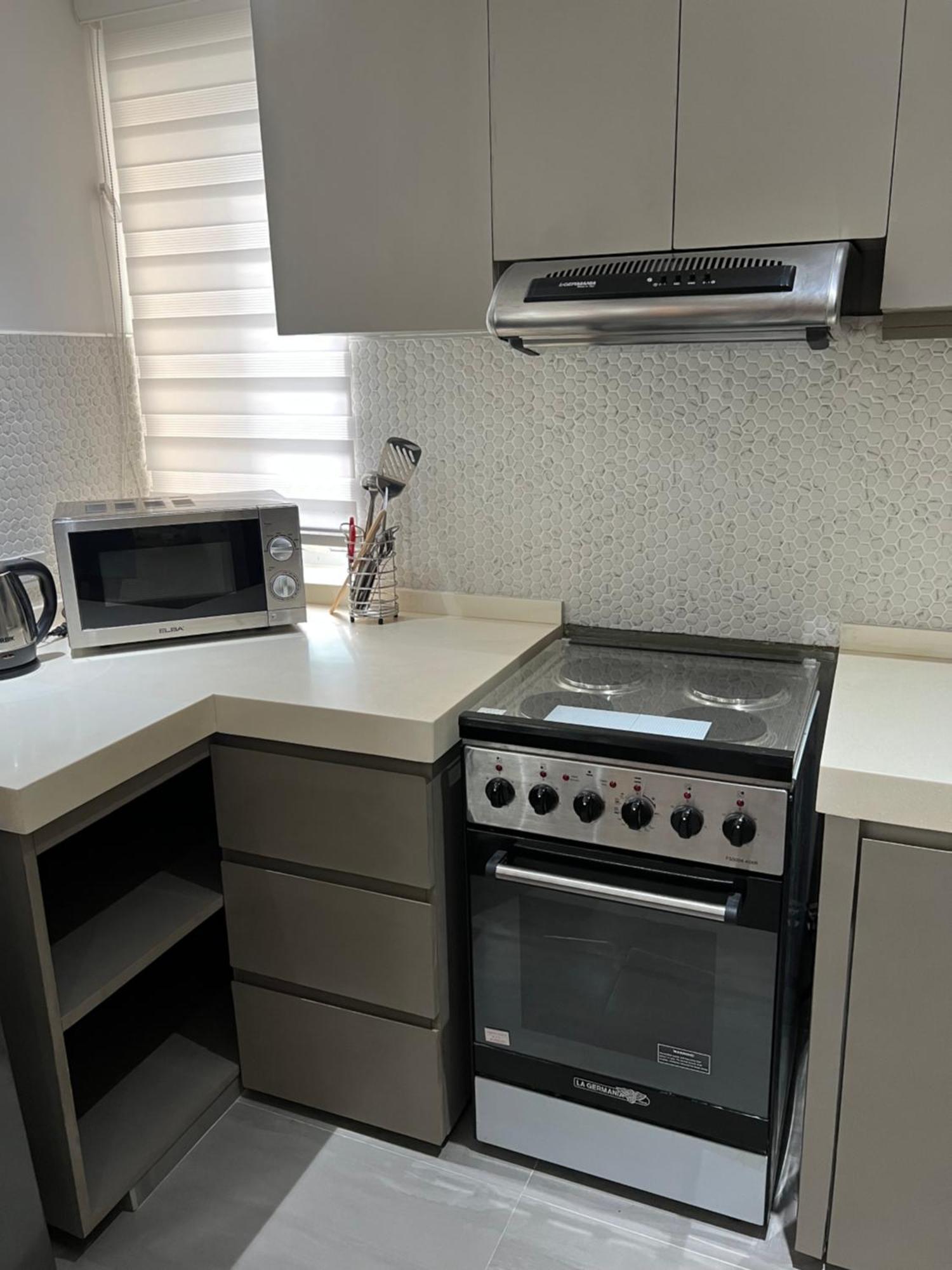Fort Victoria Loft In Bgc Wifi Netflix Apartment *