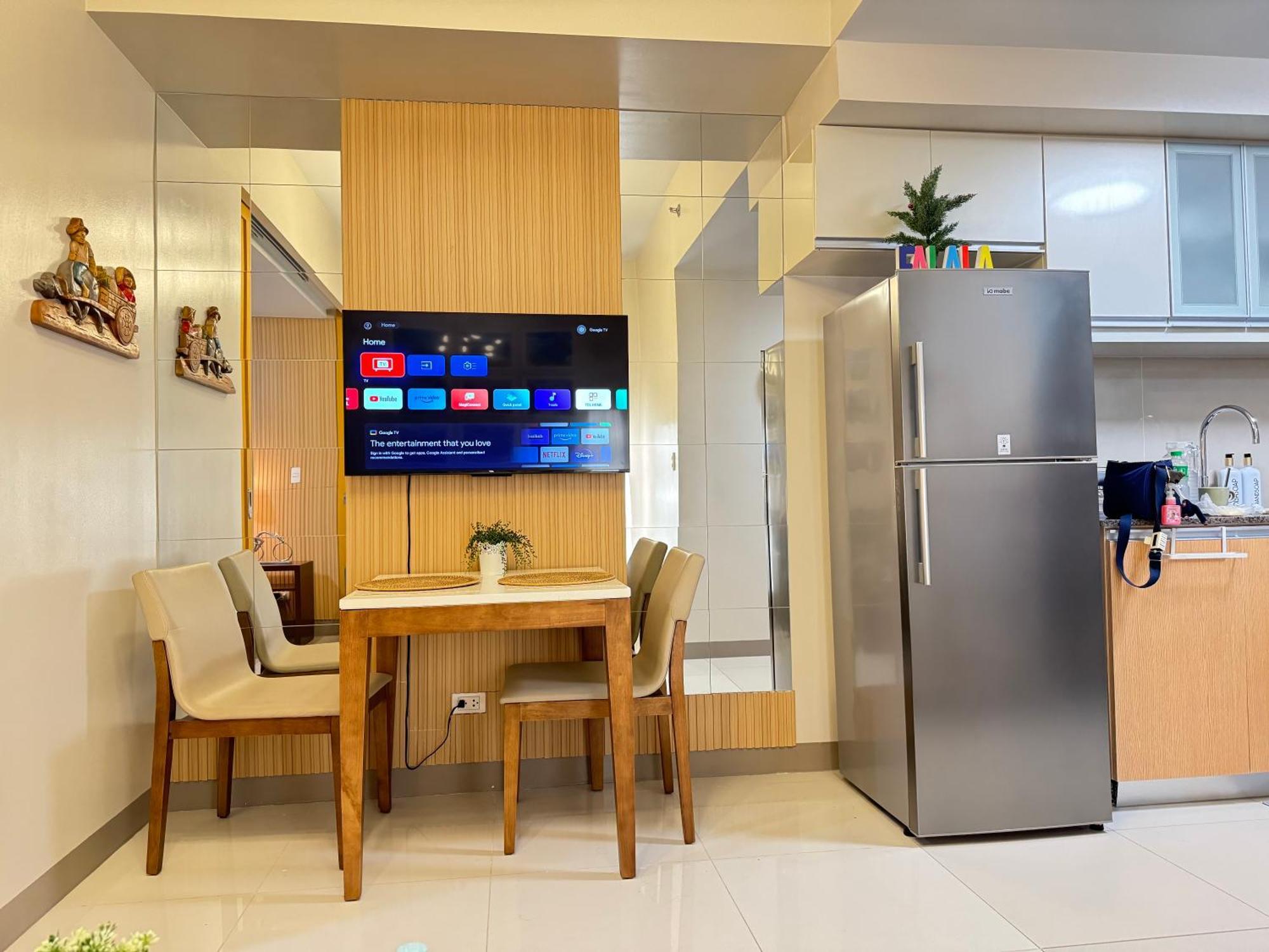 1 Bedroom Uptown Bgc Cozy Netflix 200mb Wi-fi *