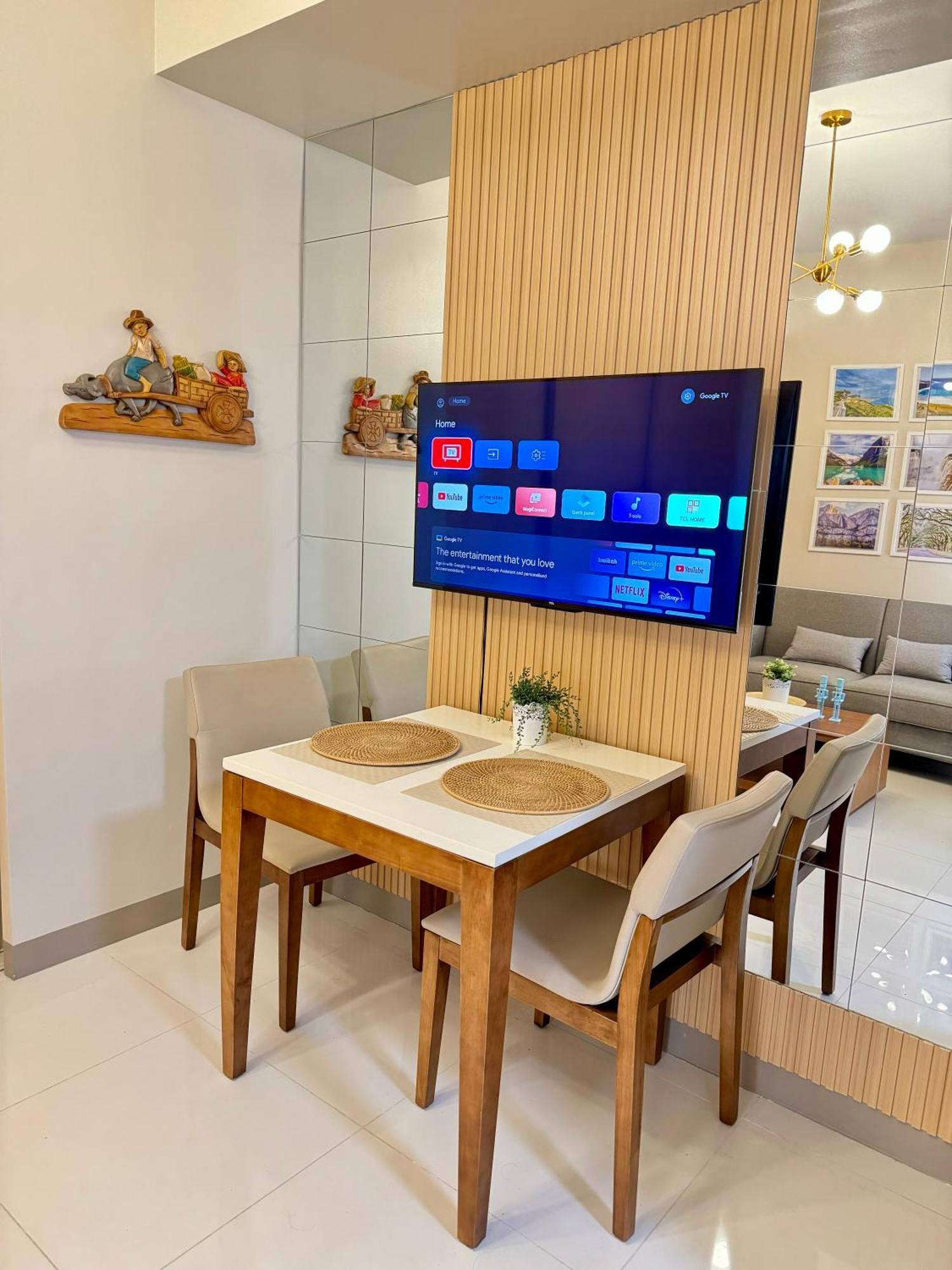1 Bedroom Uptown Bgc Cozy Netflix 200mb Wi-fi *