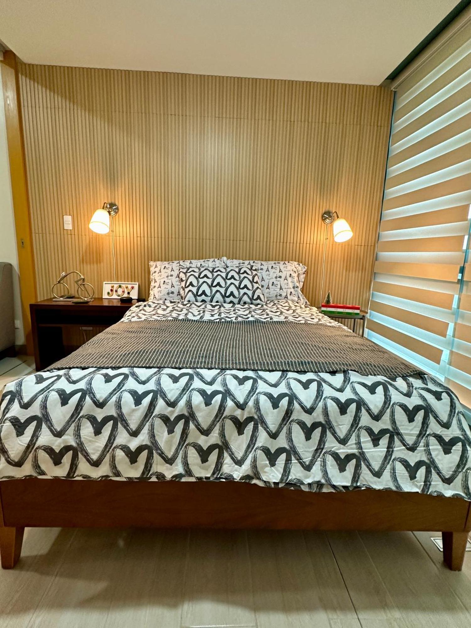 1 Bedroom Uptown Bgc Cozy Netflix 200mb Wi-fi *