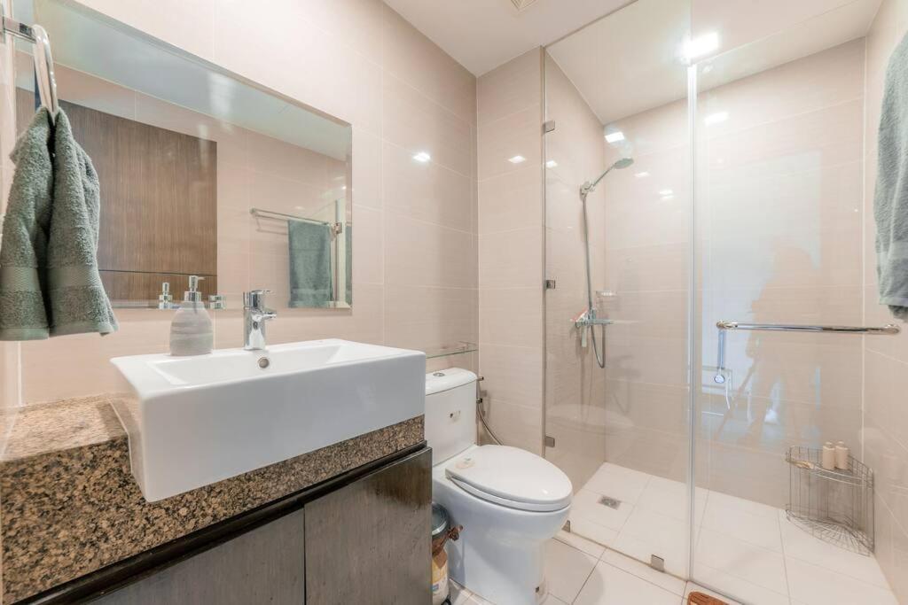 Apartment At Venice Mall, Near Airport, Bgc & Makati