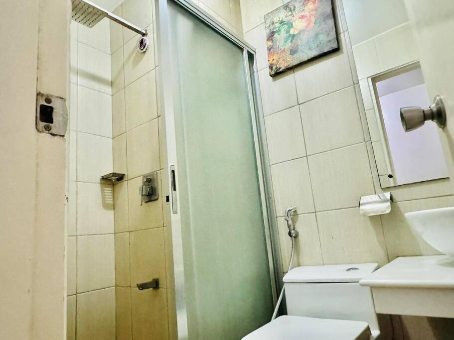 Birch Tower A1 Front Of Robinsonmla Rizal Park Apartment Manila