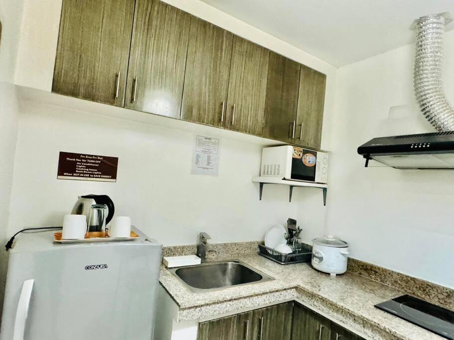 Birch Tower A1 Front Of Robinsonmla Rizal Park Apartment *
