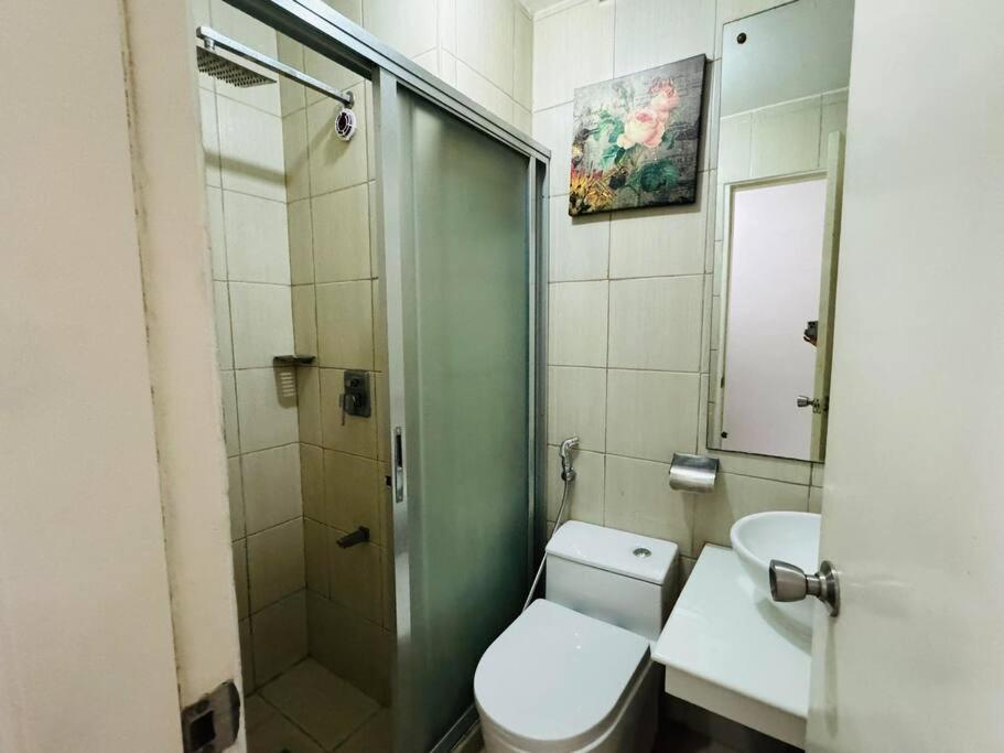 Birch Tower A1 Front Of Robinsonmla Rizal Park * Manila