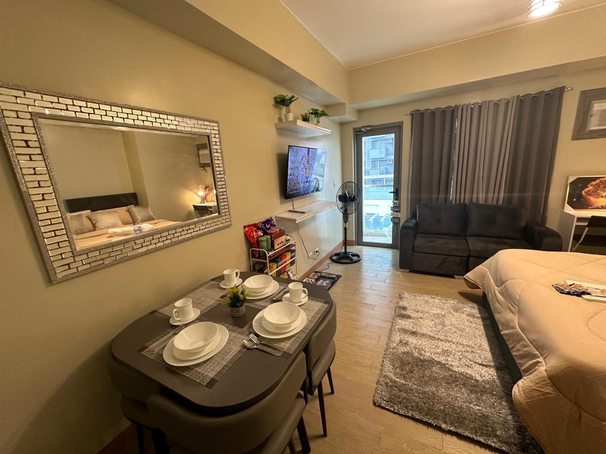 Apartment Cozy With Queen Size Bed In Araneta Quezon