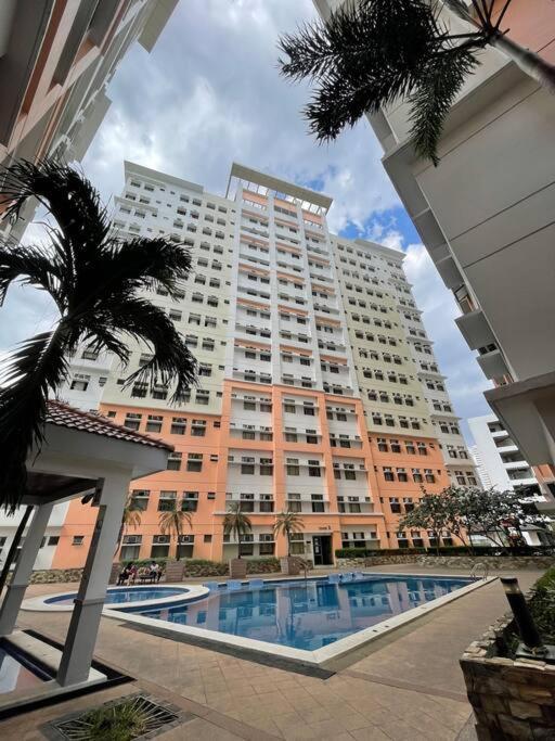In Malate Apartment
