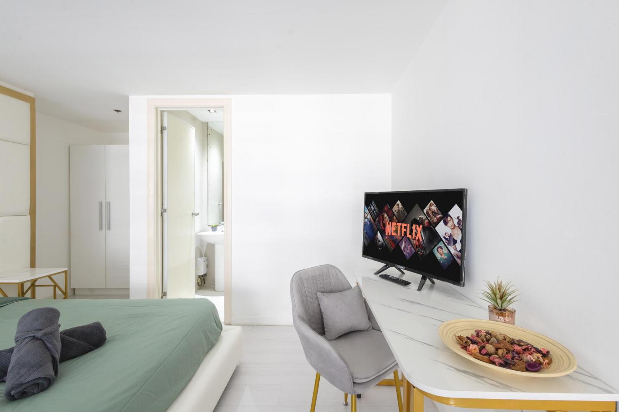 Apartment Elite Makati Loft: Infinity Pool, Netflix & Gym *