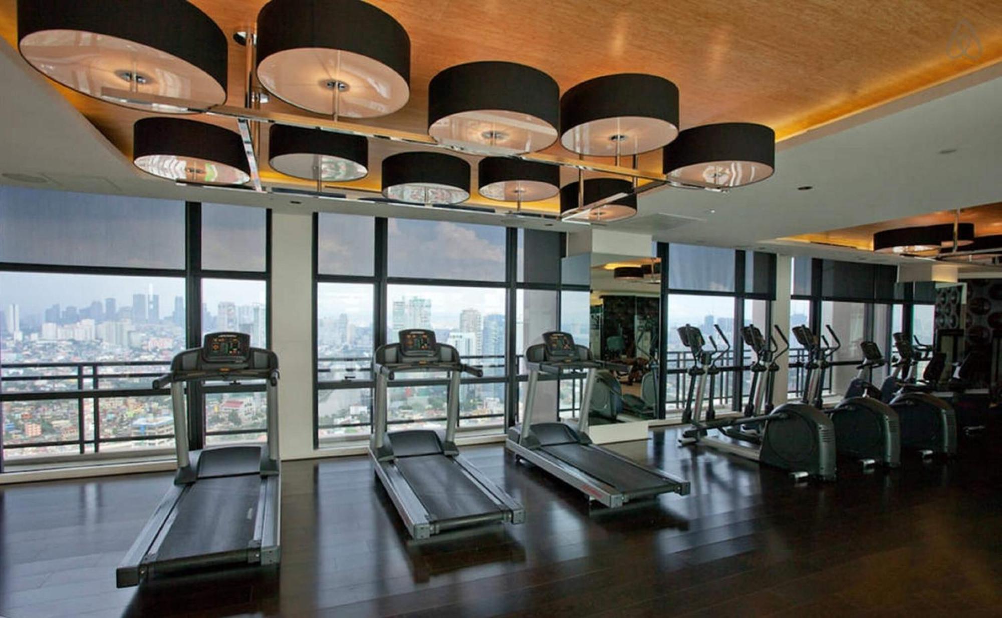 Apartment Elite Makati Loft: Infinity Pool, Netflix & Gym
