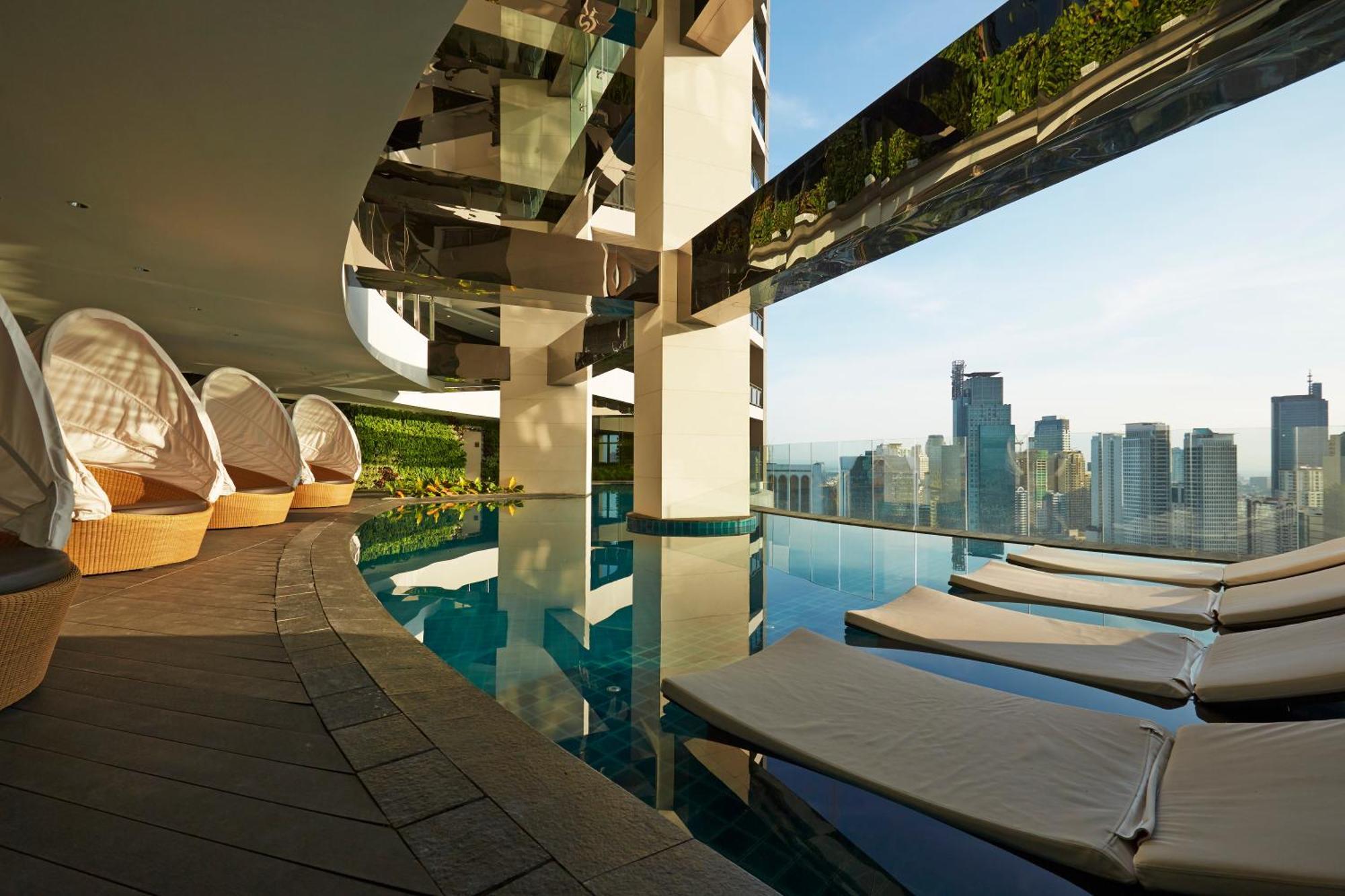 Elite Makati Loft: Infinity Pool, Netflix & Gym Apartment