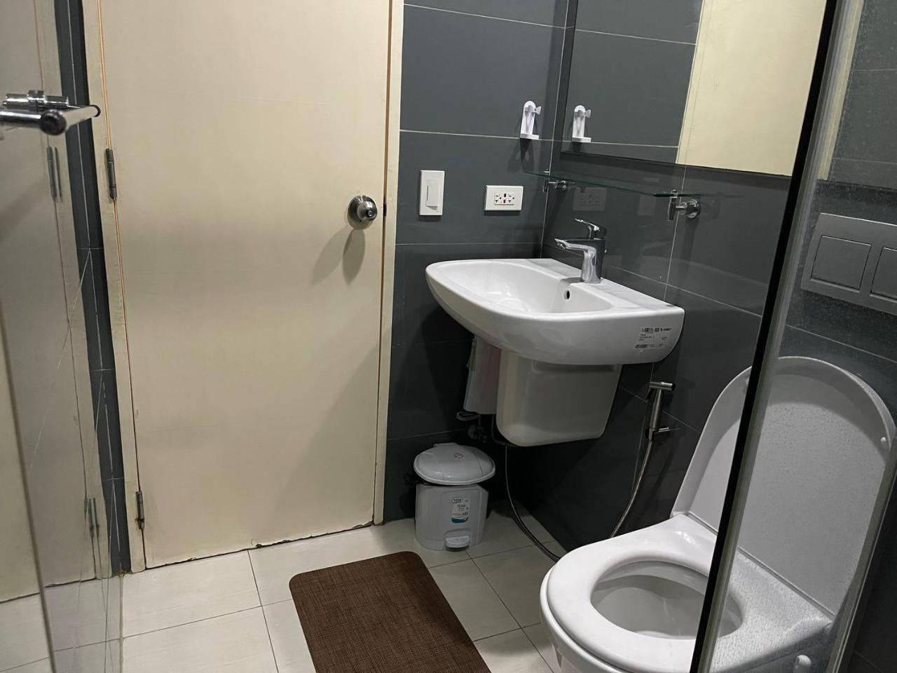 Vibrant 1br Acqua Livingstone With Netflix, Pool & Gym Apartment *