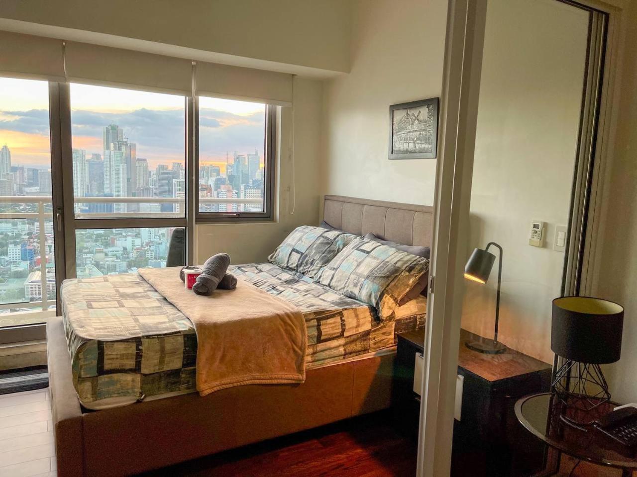 Vibrant 1br Acqua Livingstone With Netflix, Pool & Gym * Manila