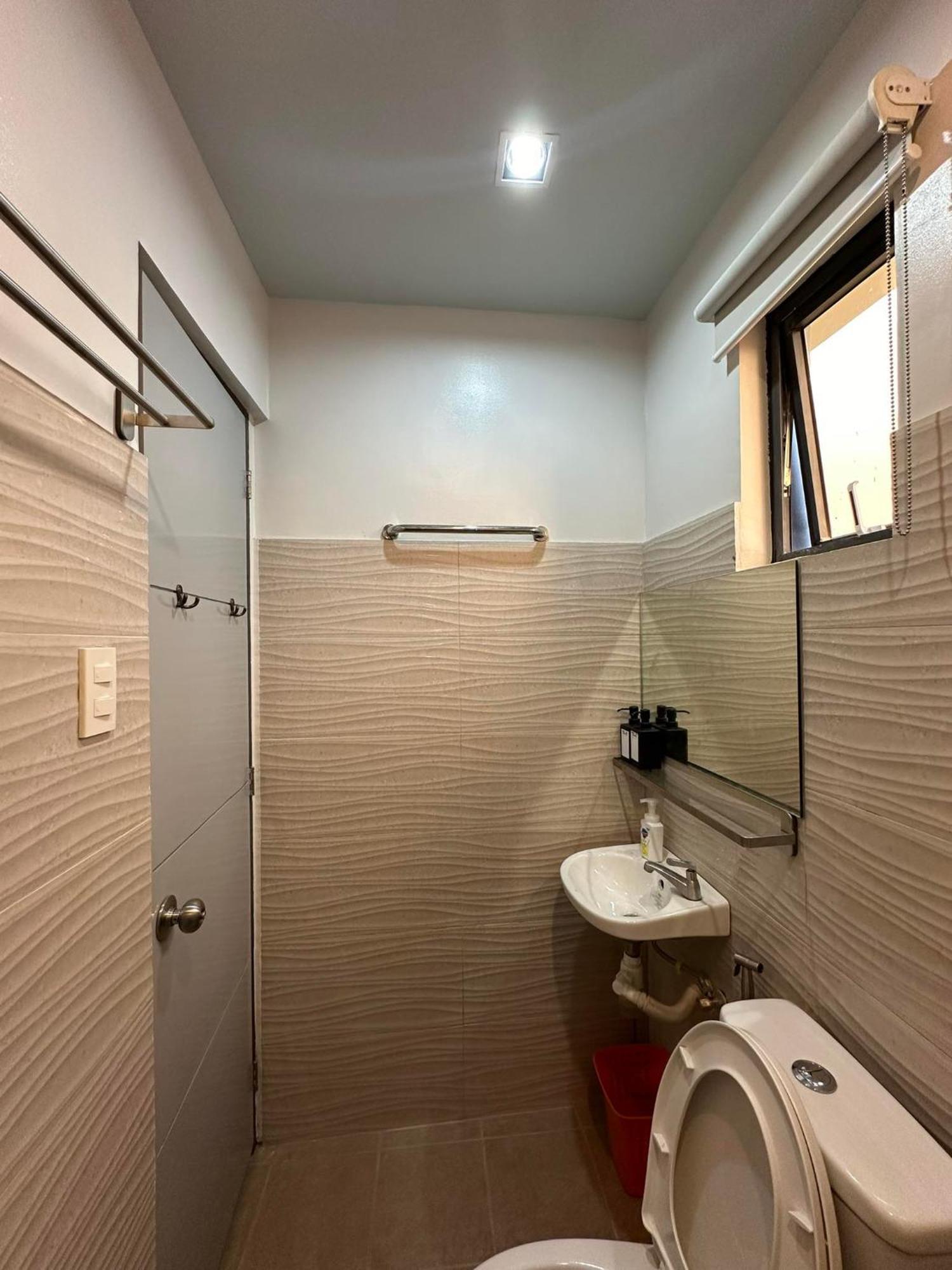 Apartment Grey Oasis Staycation 1 Bedroom