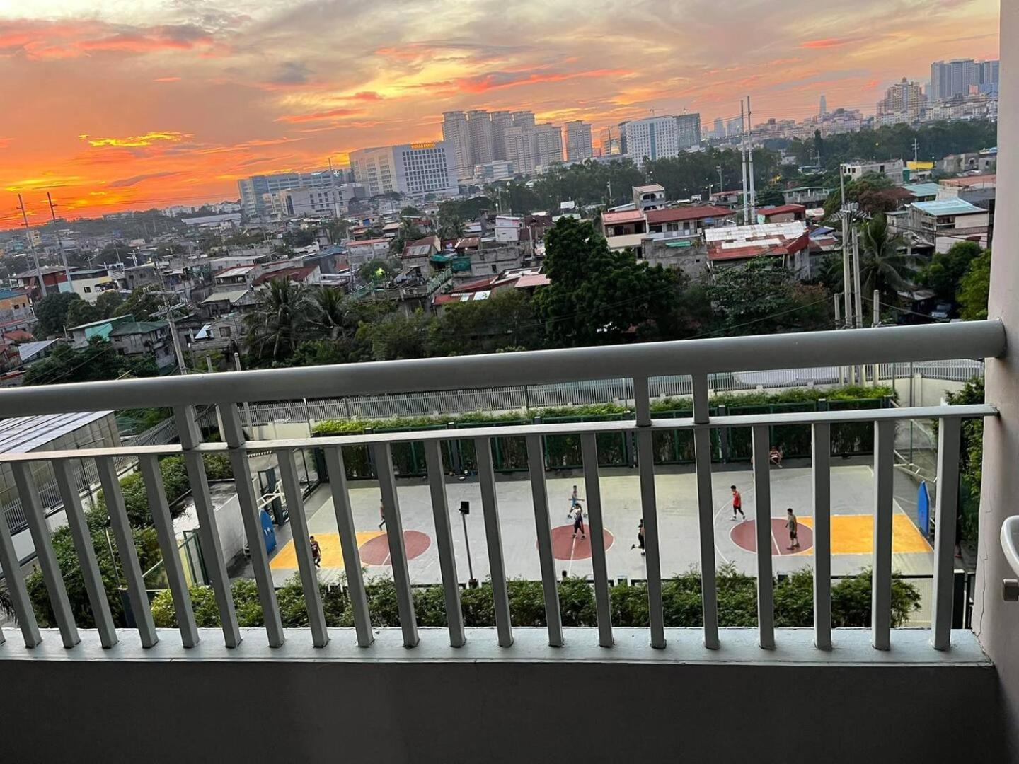 Homey 1br With View And Wi-fi In Grace Res Apartment *