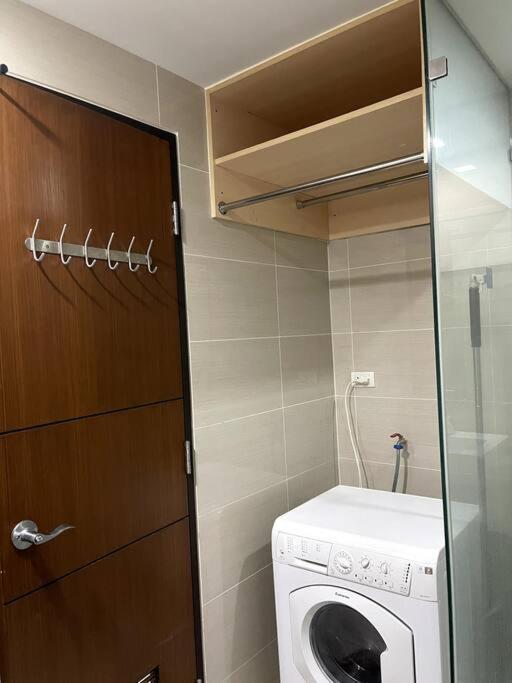 Apartment Escape 1br One Uptown Bgc W/ Sound System