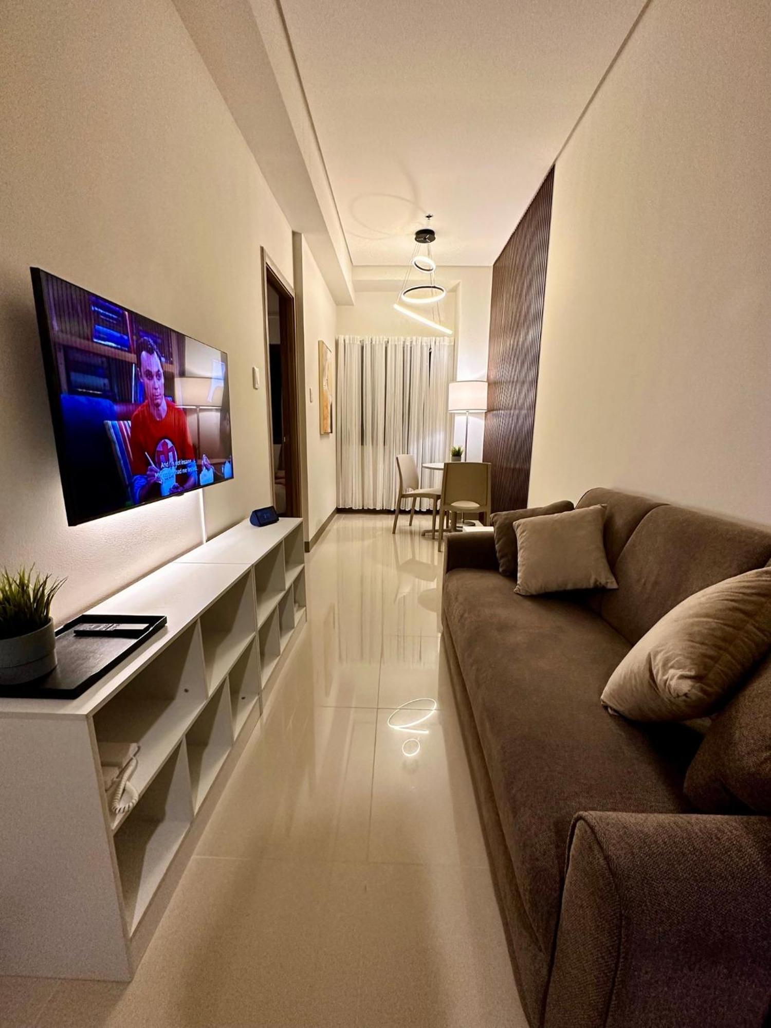 Premier Luxury Near Sm Mall Of Arena Apartment Manila
