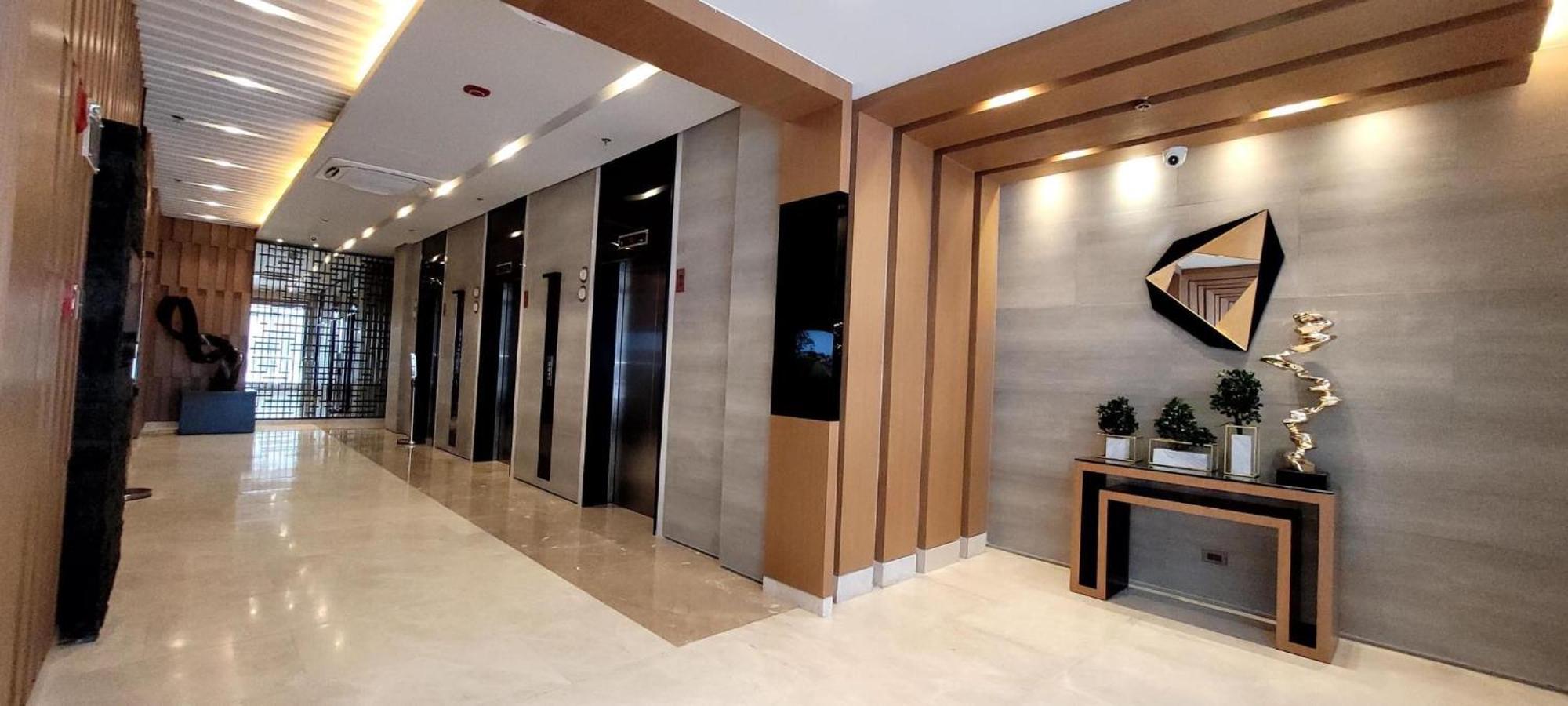 Premier Luxury Near Sm Mall Of Arena Apartment *