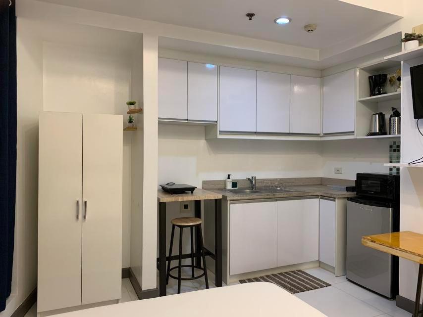 Kl Tower Makati By Ph Staycation Apartment