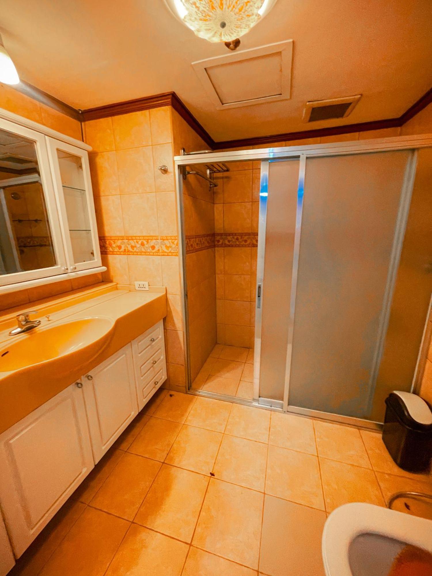 Apartment Spacious Luxury 3br At The Heart Of Makati Manila