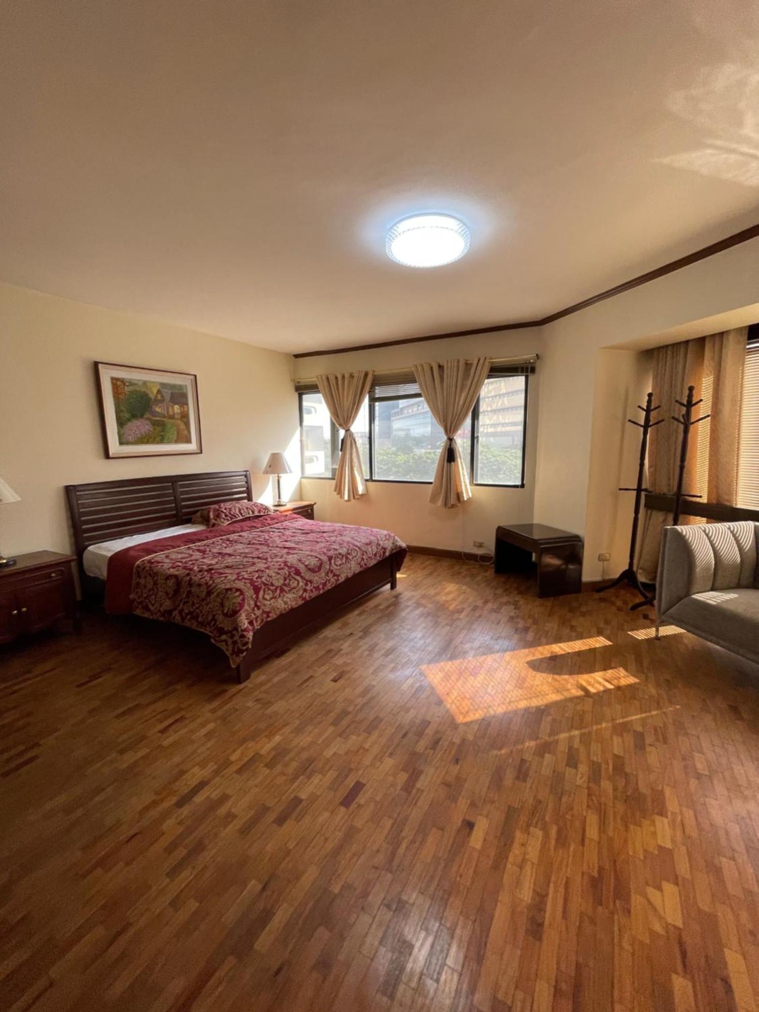 Apartment Spacious Luxury 3br At The Heart Of Makati *