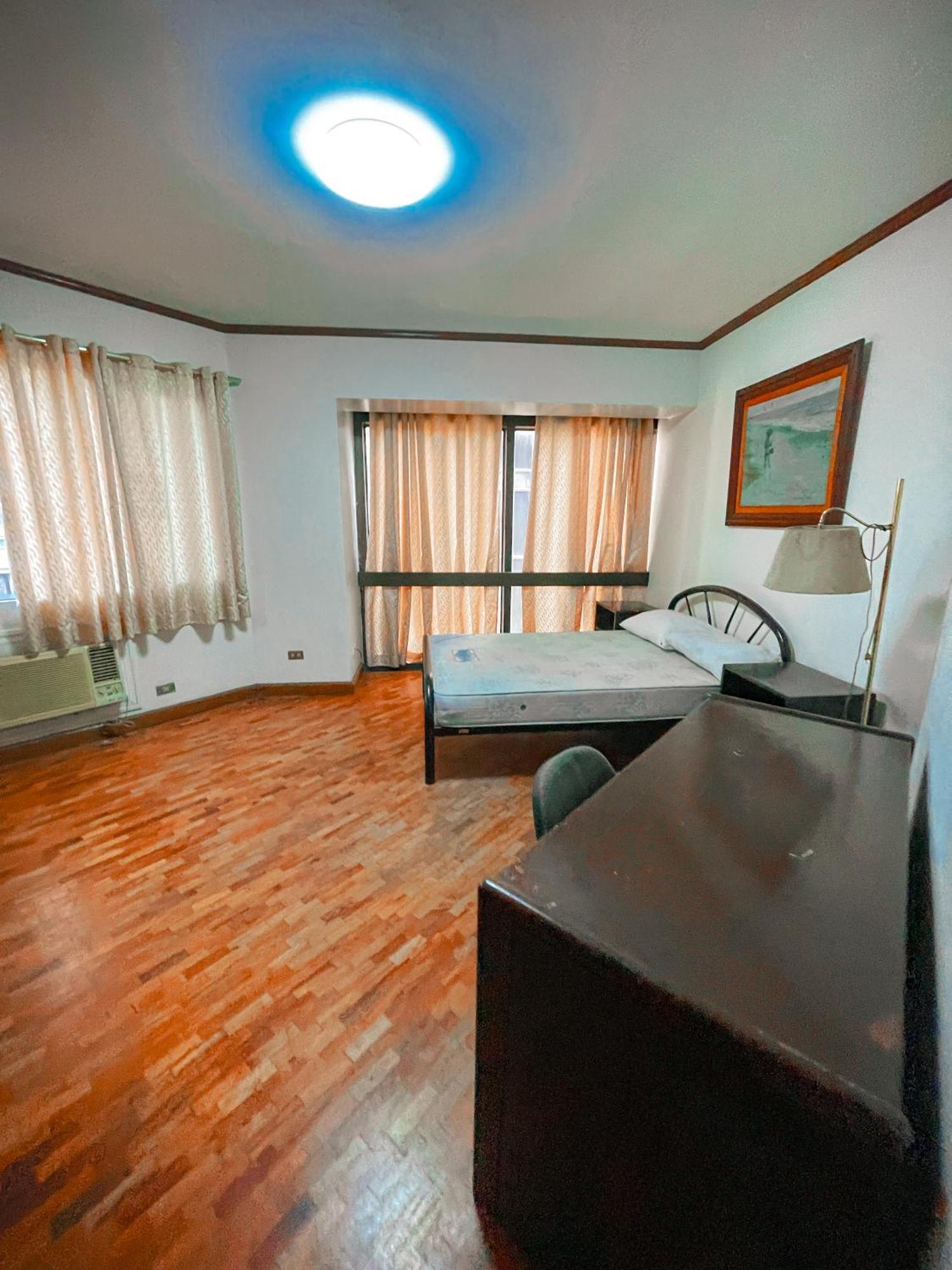 Apartment Spacious Luxury 3br At The Heart Of Makati *