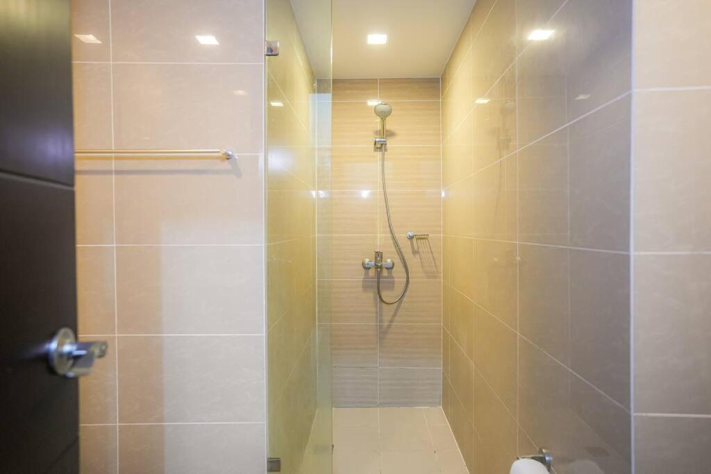 Apartment A2j Luxury 1br Near Uptown Mall Bgc Taguig *