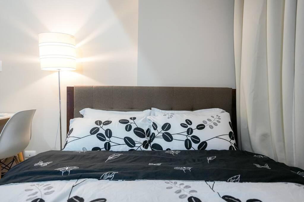 A2j Luxury 1br Near Uptown Mall Bgc Taguig *