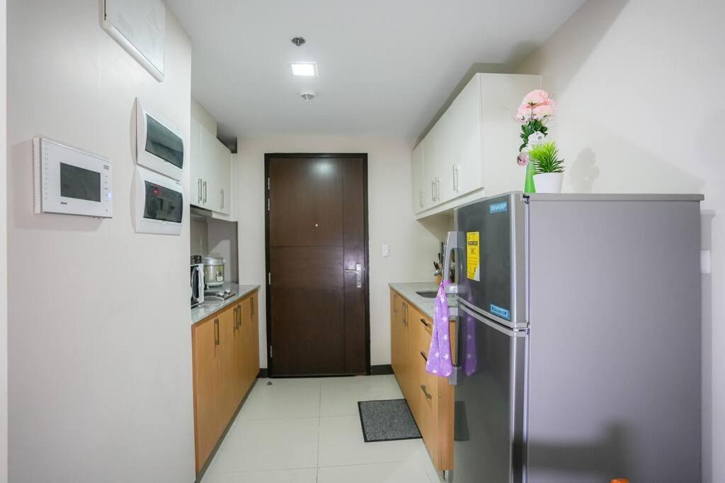 A2j Luxury 1br Near Uptown Mall Bgc Taguig *