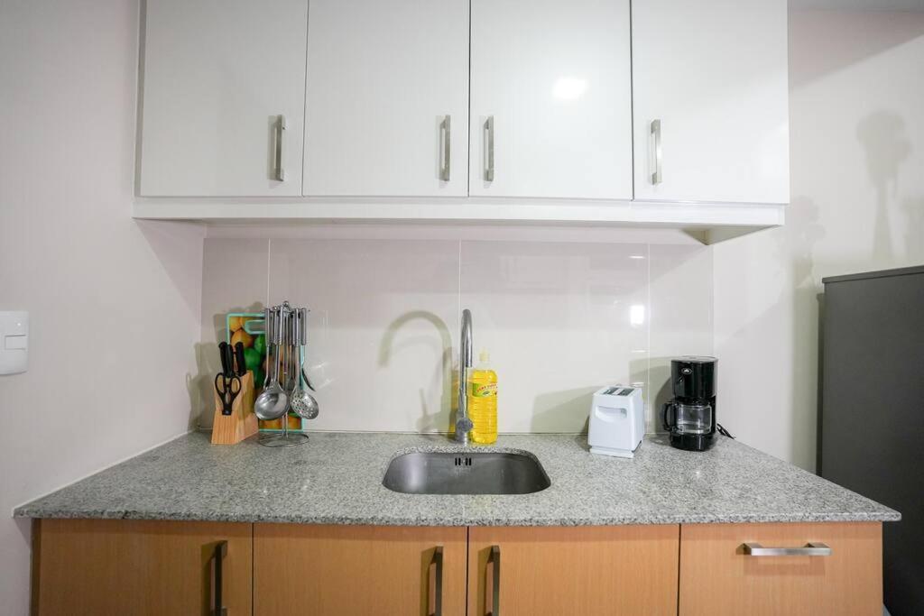 A2j Luxury 1br Near Uptown Mall Bgc Taguig